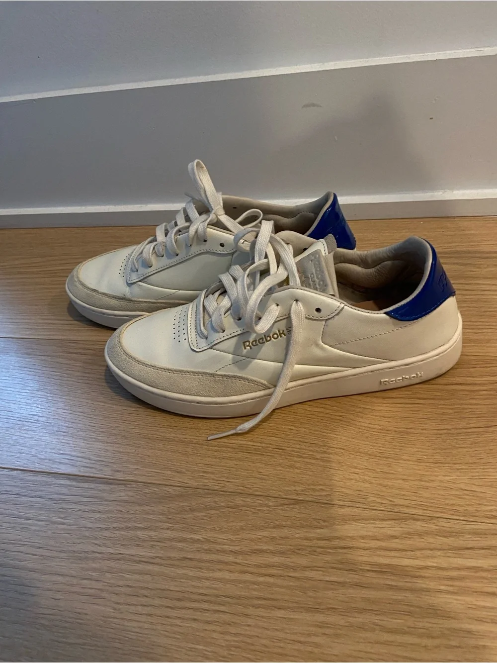 Reebok Club C Leather Sneakers in Off-White with Blue Heel size 7.5